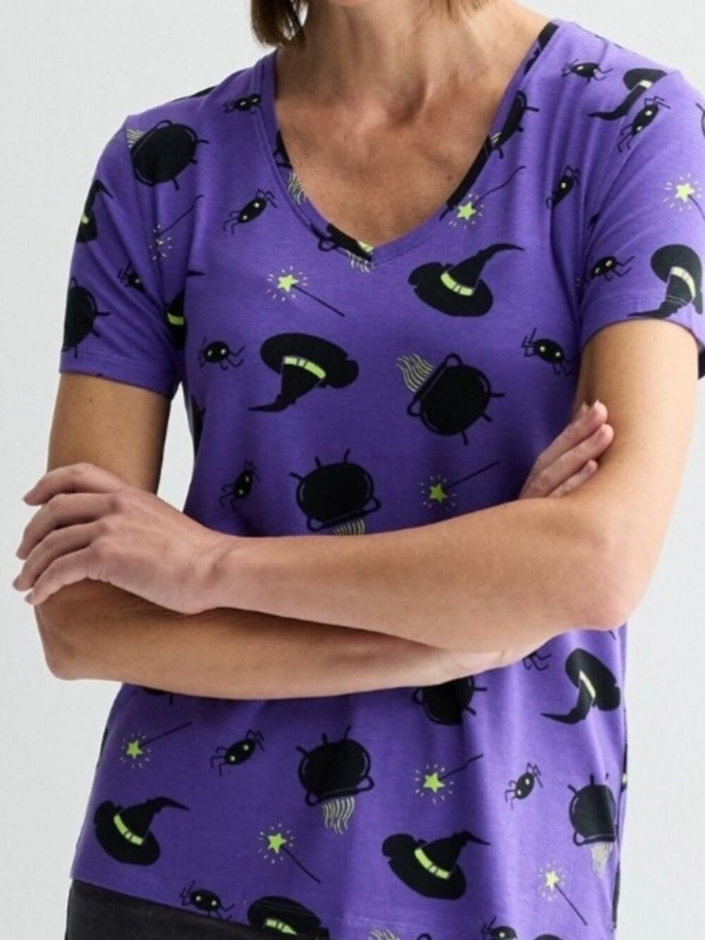 Women's Halloween All-Over Print V-Neck Short Sleeve Hybrid Apparel Size M NWT